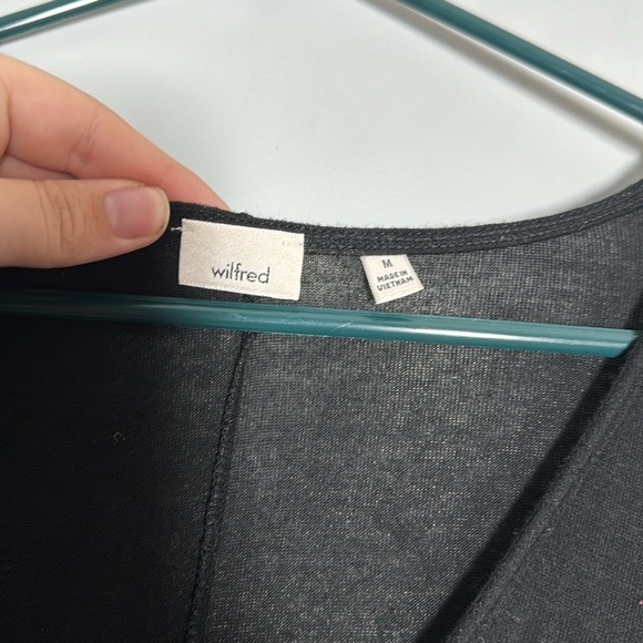 Aritzia Wilfred Free V Neck Sweater Lightweight Size Medium - Picture 3 of 4